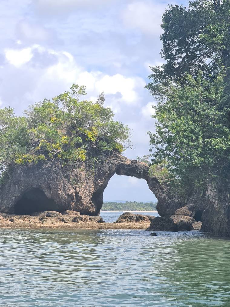 Pedra Furada, arco de pedra na Baía de Camamu